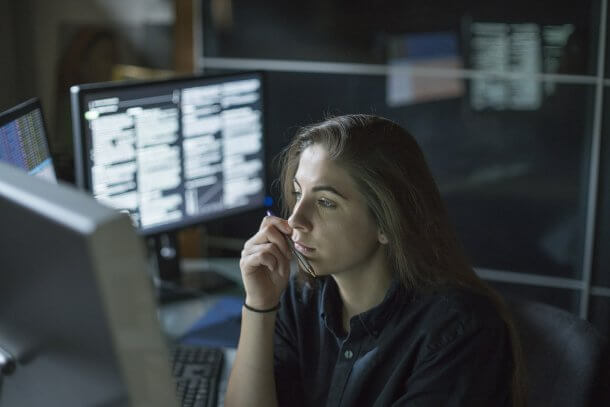 Data journalism: A data journalist is looking at data, working in front of her computer.